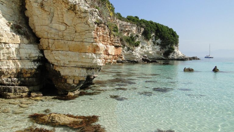 paxos antipaxos sailing boat greece
